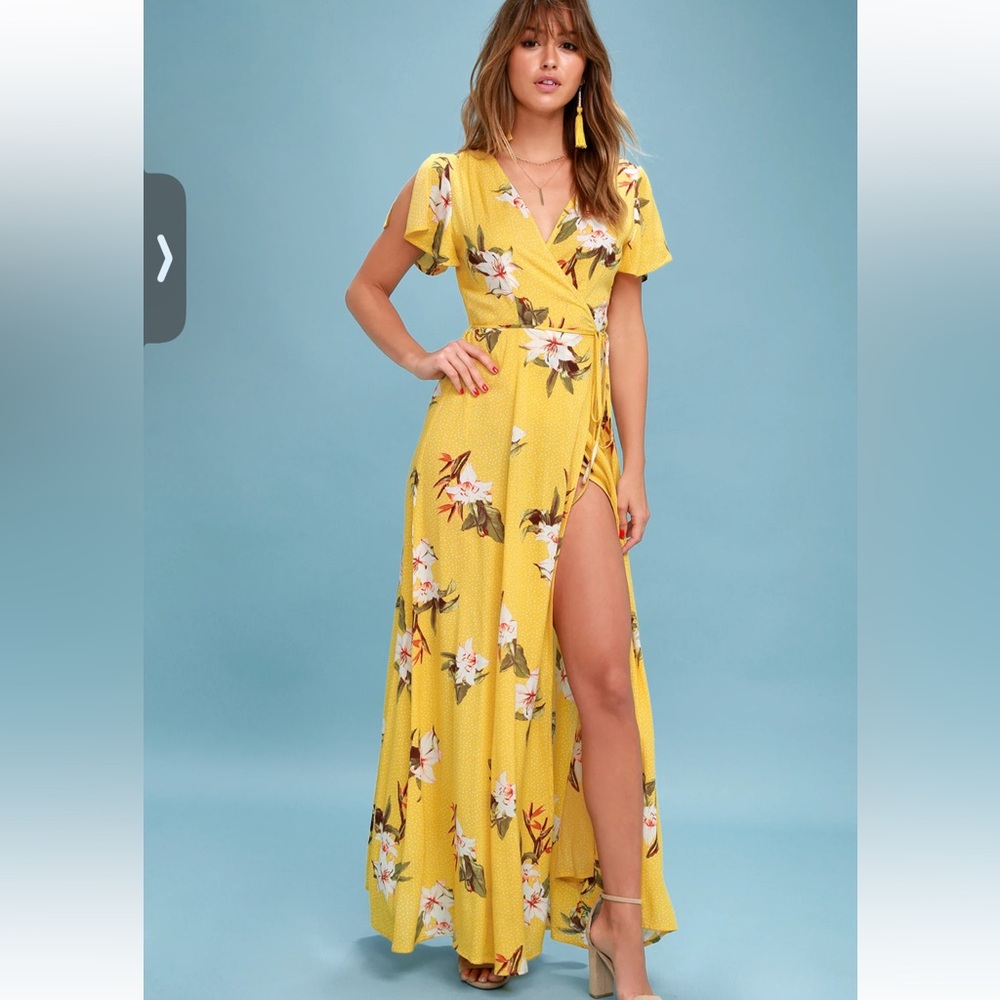 ❤️Lulus Heart of Marigold Wrap Dress White Tropical Floral Print